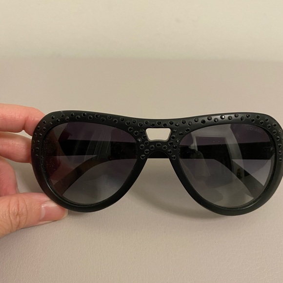 Authentic Chanel sunglasses with blings - Picture 8 of 12